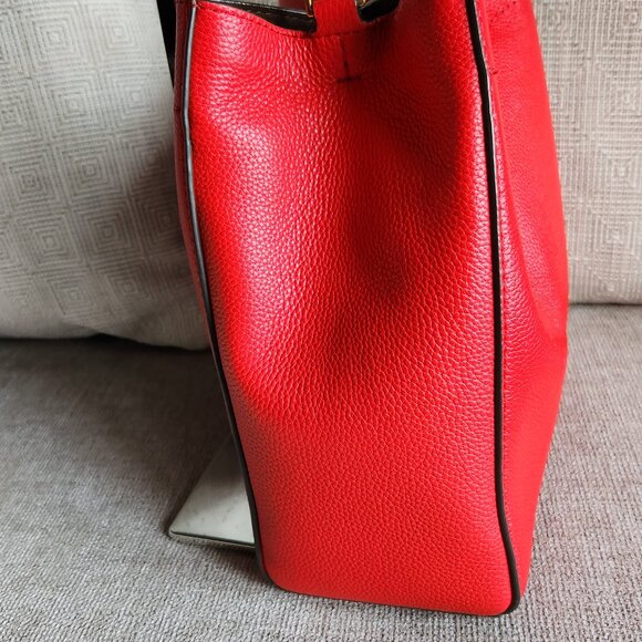Like New!  Tory Burch red McGraw bucket bag with shoulder strap and dust bag - Picture 11 of 12